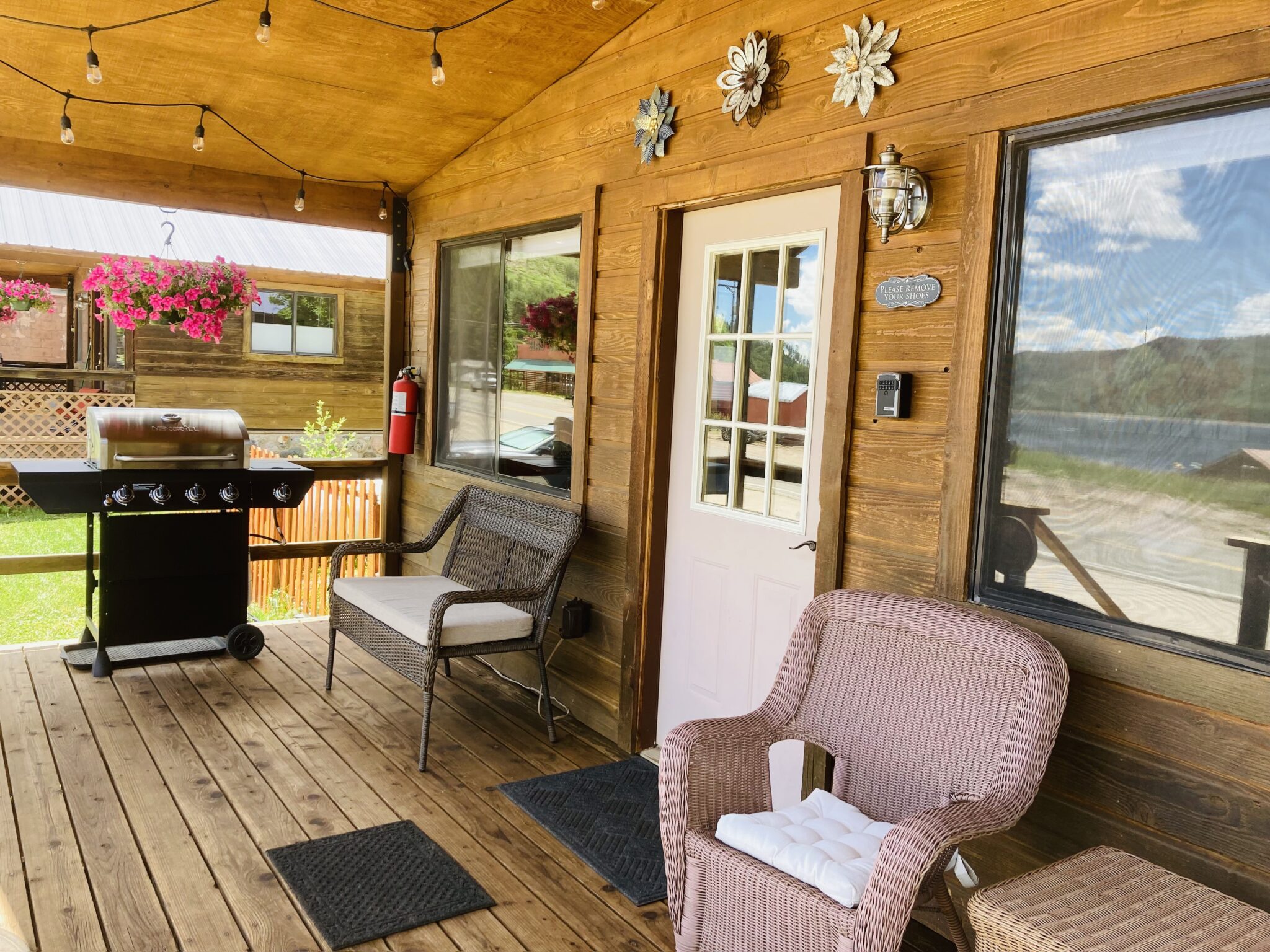 BBQ_Grill_on_Front_Porch_Vallecito_Lake_Cabin_Rental